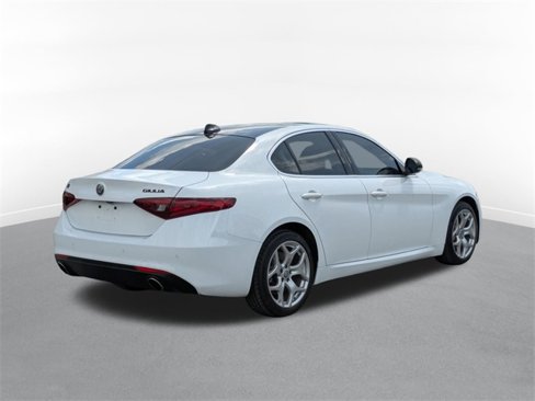 Used 2021 Alfa Romeo Giulia Ti image 3