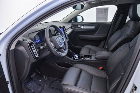 Certified 2025 Volvo XC40 B5 Ultra w/ Climate Package image 18