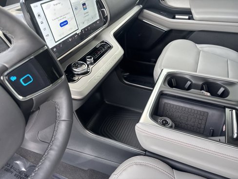 New 2025 Ford Expedition Active image 20