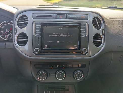 Used 2017 Volkswagen Tiguan Limited w/ Premium Package image 17