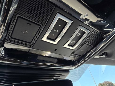 Used 2026 Land Rover Range Rover Velar Dynamic SE image 33