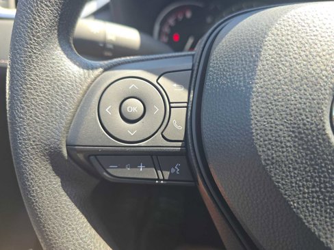 Certified 2025 Toyota RAV4 LE image 28