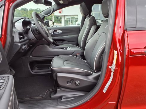 New 2026 Chrysler Pacifica Limited image 10