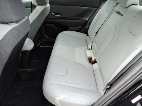 Used 2023 Hyundai Elantra Limited image 14