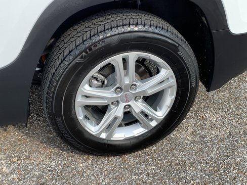 Used 2024 GMC Terrain SLE image 8