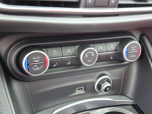 New 2025 Alfa Romeo Stelvio Sprint image 11