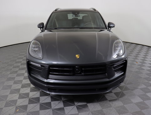 Used 2025 Porsche Macan image 11