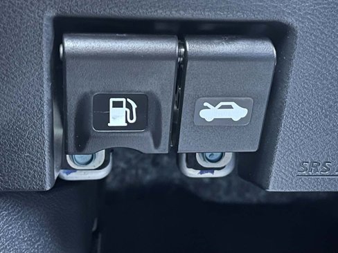 Used 2018 Nissan Kicks SV image 45