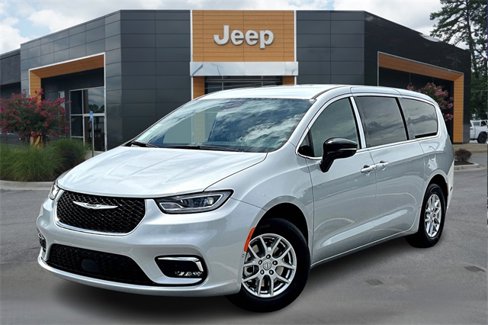New 2026 Chrysler Pacifica Select image 1