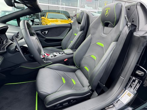 Used 2020 Lamborghini Huracan EVO image 2
