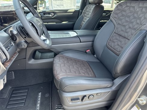 New 2025 Nissan Armada Platinum Reserve image 10