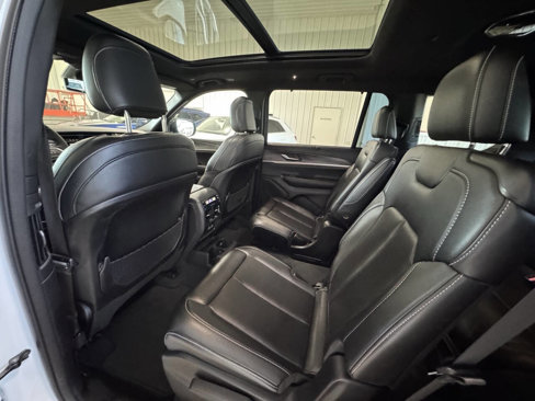 Used 2024 Jeep Grand Cherokee L Limited w/ Luxury Tech Group II image 36