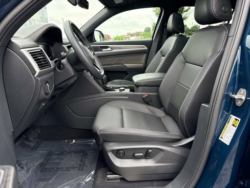 Used 2022 Volkswagen Atlas Cross Sport SE w/ Panoramic Sunroof Package image 23