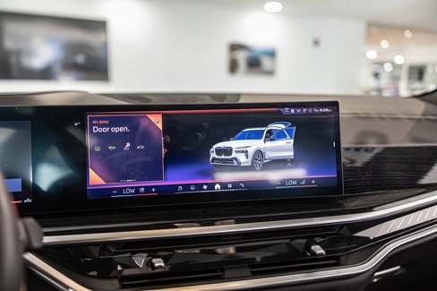 Used 2025 BMW X7 M60i w/ Climate Comfort Package image 29