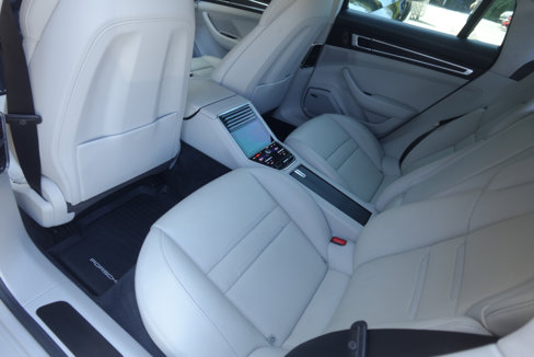 Used 2022 Porsche Panamera GTS w/ Premium Package image 16