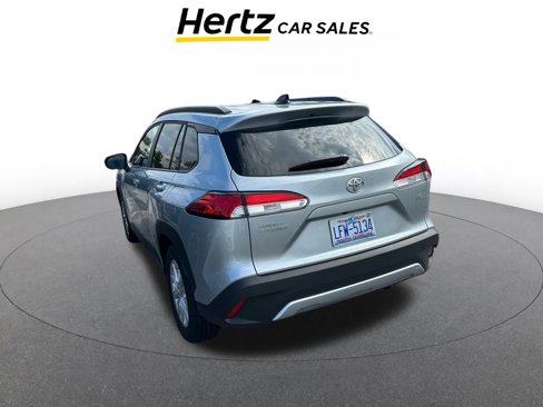 Used 2025 Toyota Corolla Cross LE image 4