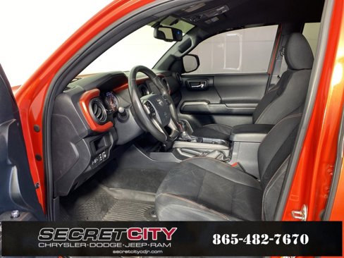Used 2017 Toyota Tacoma TRD Off-Road w/ Tow Package (A/T) image 11