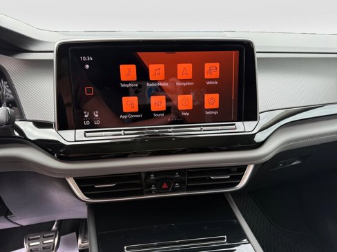 New 2025 Volkswagen Atlas Peak Edition SE image 17