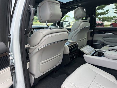 New 2025 Jeep Grand Wagoneer 4WD image 40