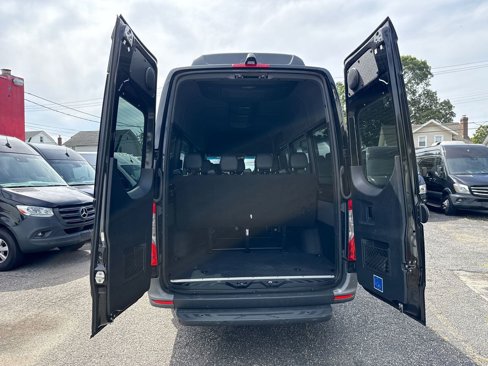 Used 2021 Mercedes-Benz Sprinter 2500 image 25