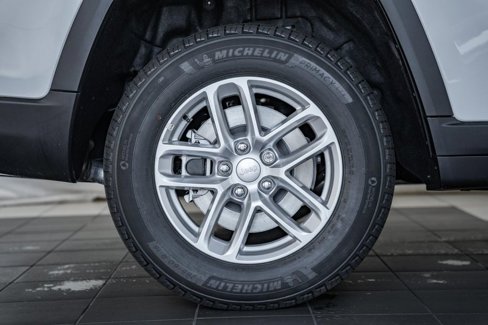 New 2025 Jeep Grand Cherokee L Laredo w/ Luxury Tech Group I image 18