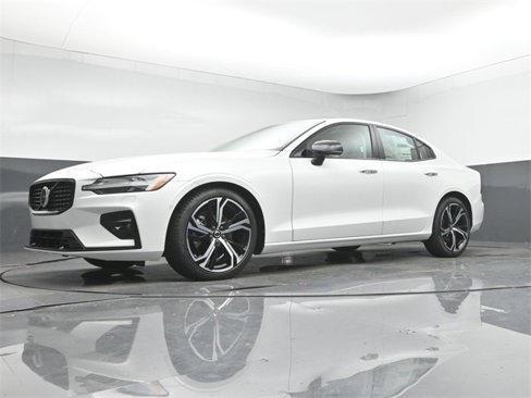 Used 2025 Volvo S60 B5 Plus w/ Climate Package image 40