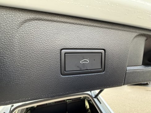 New 2025 Volkswagen Atlas Peak Edition SE image 24