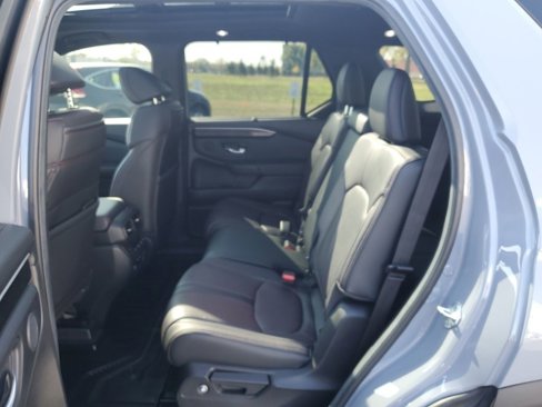 Certified 2025 Honda Pilot Black Edition image 27