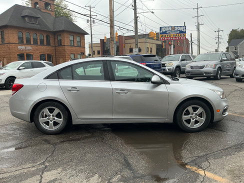 Used 2015 Chevrolet Cruze LT image 2