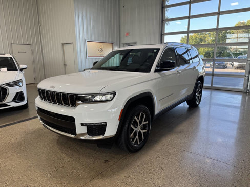 Used 2024 Jeep Grand Cherokee L Limited w/ Luxury Tech Group II image 2