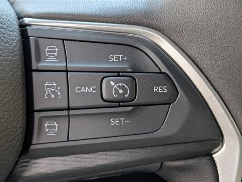 New 2025 Jeep Grand Cherokee L Laredo image 18
