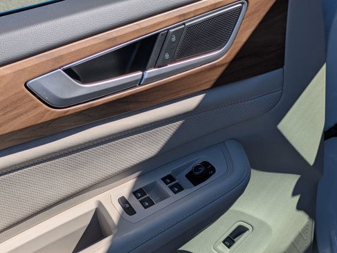 New 2025 Volkswagen Atlas SE image 10