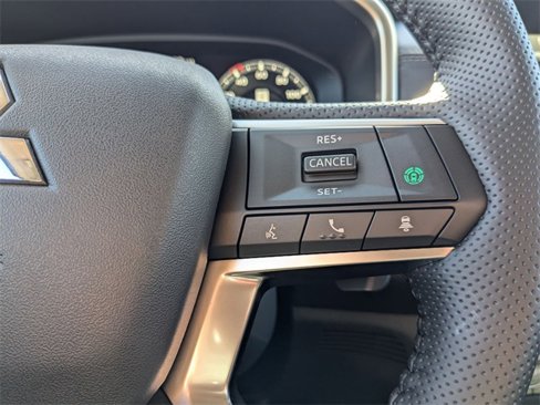 New 2025 Mitsubishi Outlander SE image 17