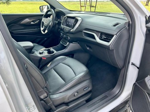 Used 2024 GMC Terrain SLT image 15