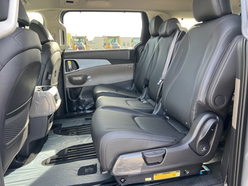 New 2026 Kia Carnival EX image 12