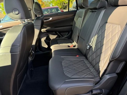 Certified 2025 Volkswagen Atlas SEL Premium R-Line image 26