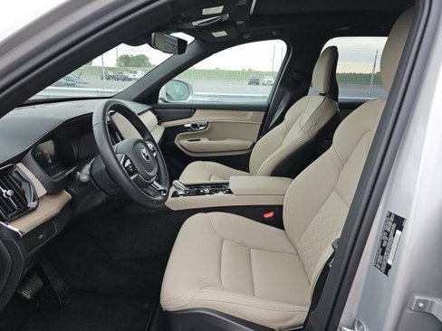 Certified 2025 Volvo XC90 B6 Plus image 5