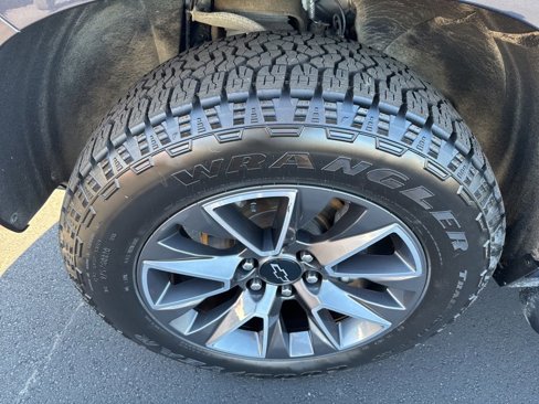 Used 2023 Chevrolet Tahoe Z71 w/ Z71 Off-Road Package image 12