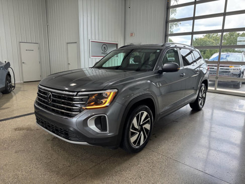 Used 2024 Volkswagen Atlas SE image 2