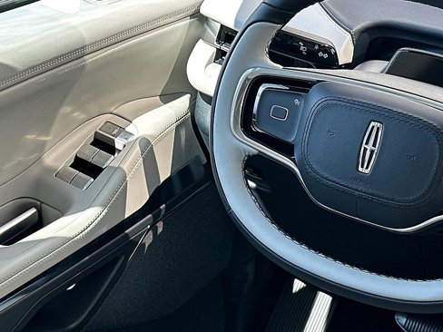 New 2025 Lincoln Navigator Reserve image 27