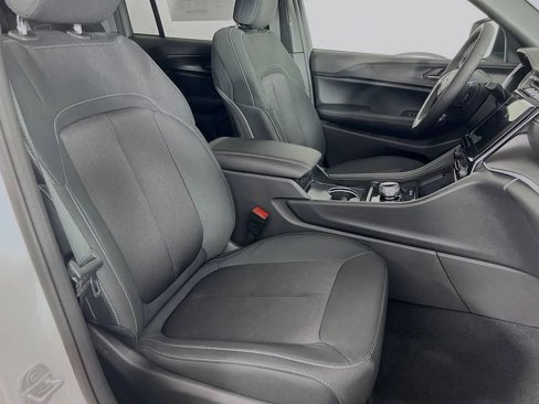 New 2025 Jeep Grand Cherokee Laredo X w/ Luxury Tech Group I image 28