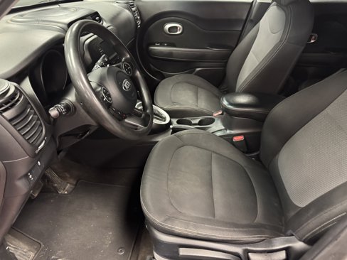 Used 2017 Kia Soul + image 9