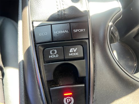 Used 2022 Toyota Camry SE image 25