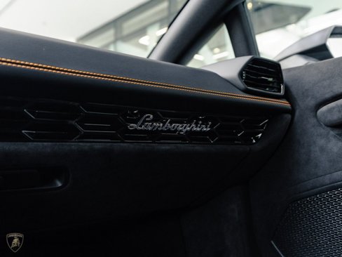 Used 2024 Lamborghini Huracan Sterrato image 12