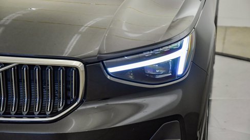 Certified 2025 Volvo XC40 B5 Plus w/ Climate Package image 9