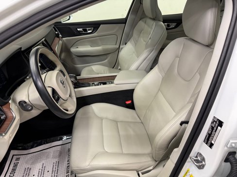 Used 2021 Volvo S60 T6 Momentum image 6