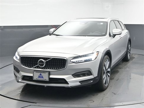 Used 2024 Volvo V90 B6 Cross Country Ultimate image 3