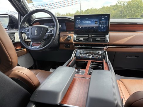 Used 2024 Lincoln Navigator L Reserve image 34