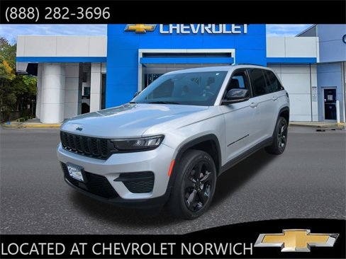 Used 2023 Jeep Grand Cherokee Altitude image 1
