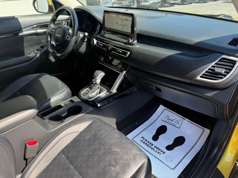 Used 2022 Kia Seltos SX w/ Sunroof Package image 17